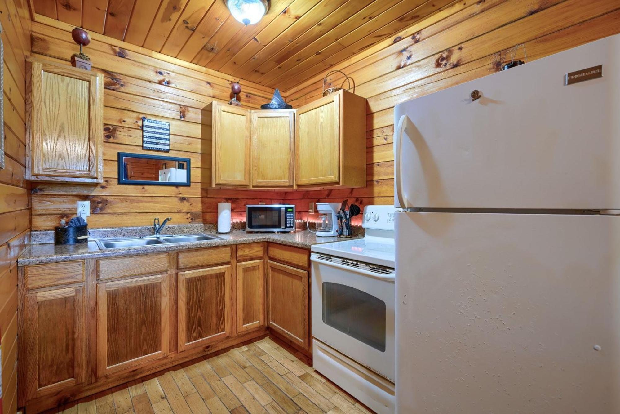 Blue Rose Cabins - Pine Ridge Cabin Logan Exterior photo
