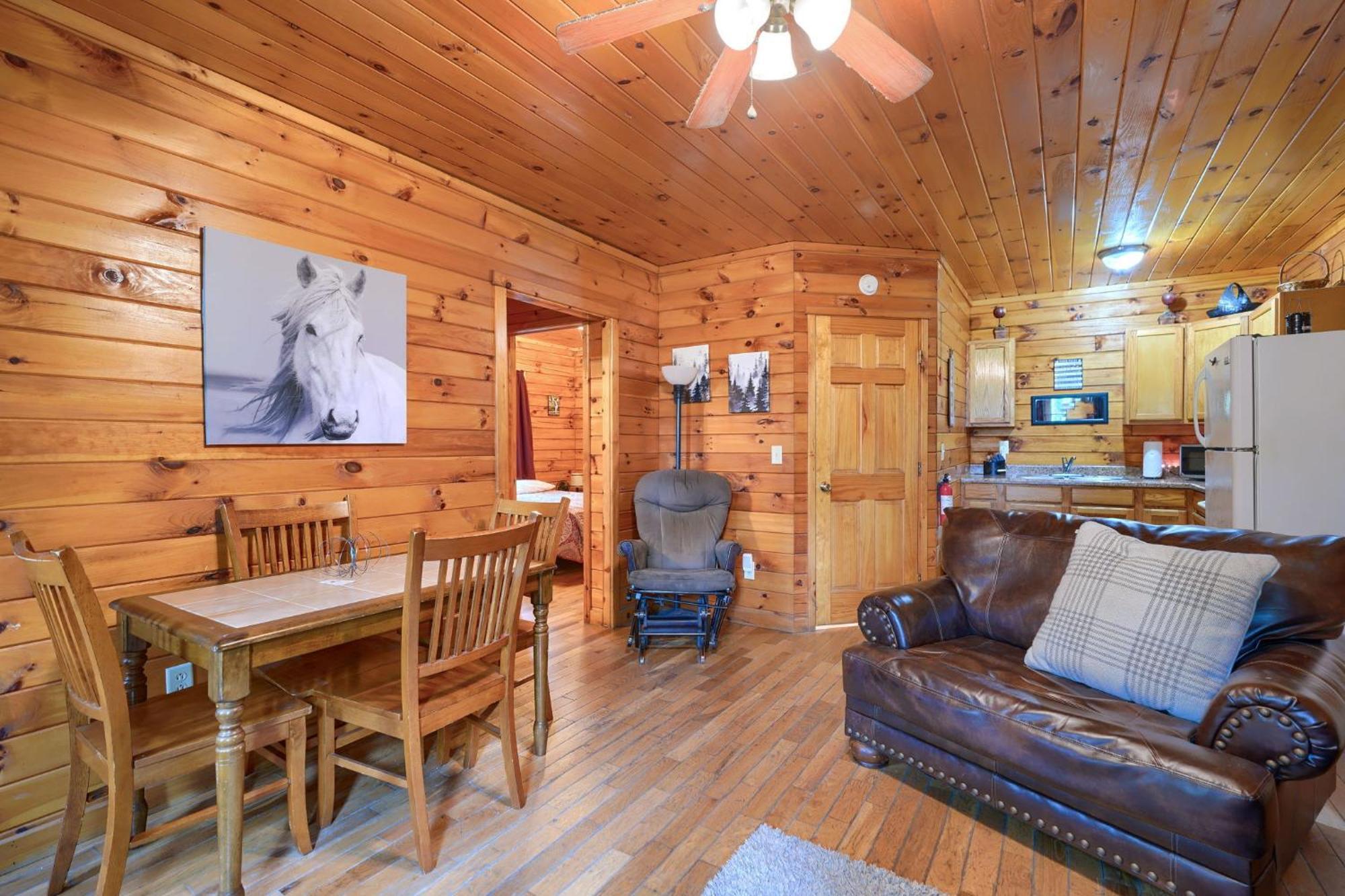 Blue Rose Cabins - Pine Ridge Cabin Logan Exterior photo