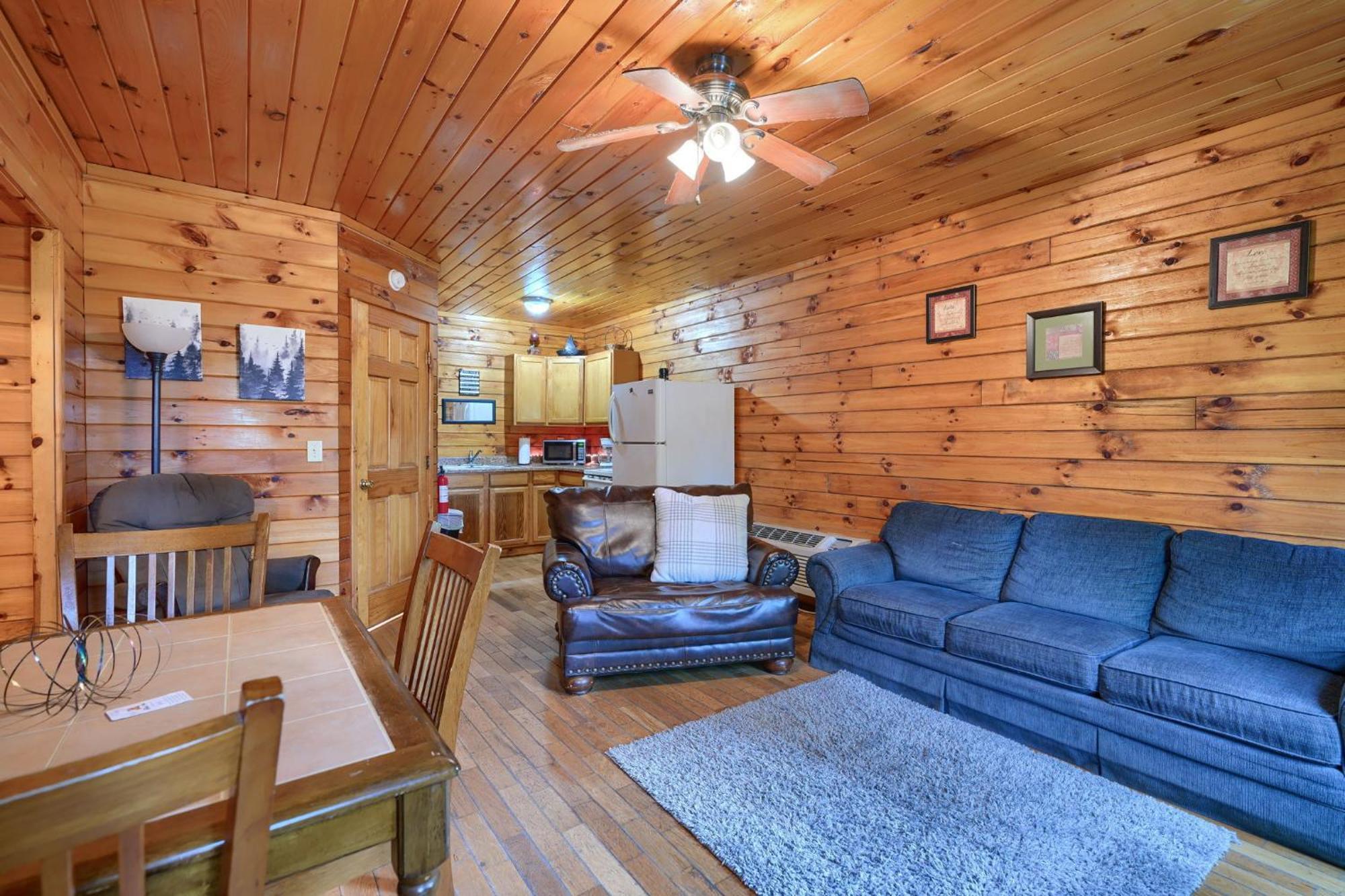 Blue Rose Cabins - Pine Ridge Cabin Logan Exterior photo