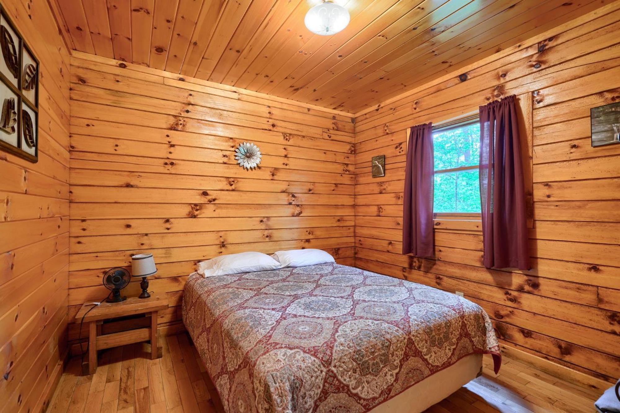 Blue Rose Cabins - Pine Ridge Cabin Logan Exterior photo