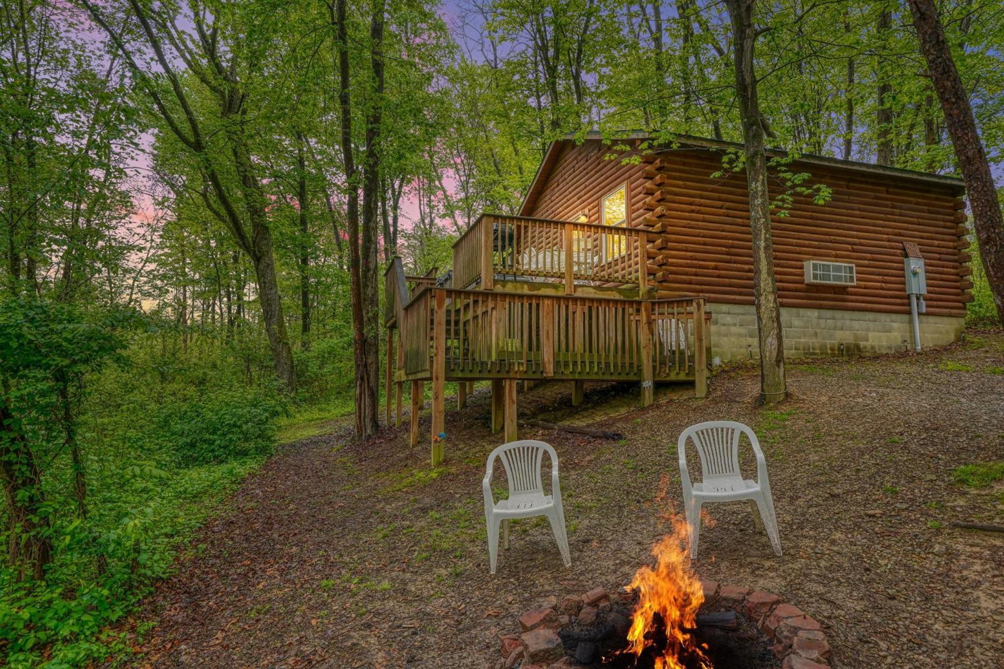 Blue Rose Cabins - Pine Ridge Cabin Logan Exterior photo